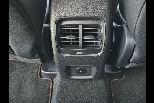 Ford Kuga 2.5-225pk PHEV ST-Line X Plug-in Hybrid. Garantie t/m 04-02-2028 ! Slechts 5.500km ! Volautm. airco dual, elektr. achterklep, LM wielen, stuur-, stoel- en voorraamverwarming, camera v+a,  side- en lane assist, adaptieve cruise cntrl, metallic lak, etc.