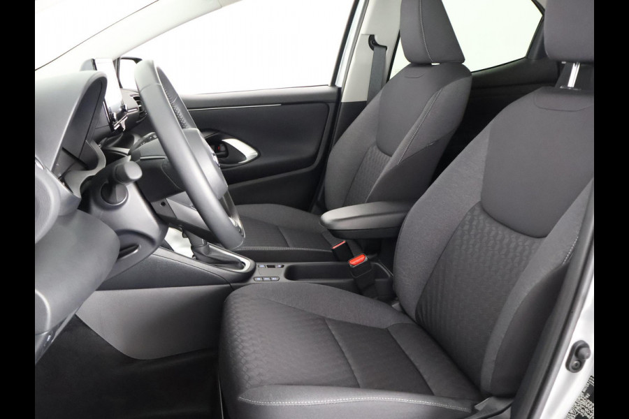 Toyota Yaris 1.5 HYBRIDE AUTOMAAT SILVERLINE BI-TONE CLOUD NAVI. SLECHTS 6.400 KM. GARANTIE TOT 3-2034*