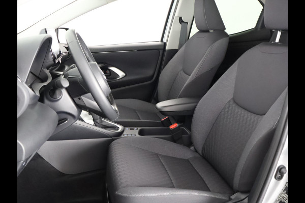 Toyota Yaris 1.5 HYBRIDE AUTOMAAT SILVERLINE BI-TONE CLOUD NAVI. SLECHTS 6.400 KM. GARANTIE TOT 3-2034*