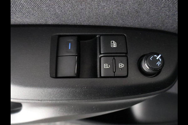 Toyota Yaris 1.5 HYBRIDE AUTOMAAT SILVERLINE BI-TONE CLOUD NAVI. SLECHTS 6.400 KM. GARANTIE TOT 3-2034*