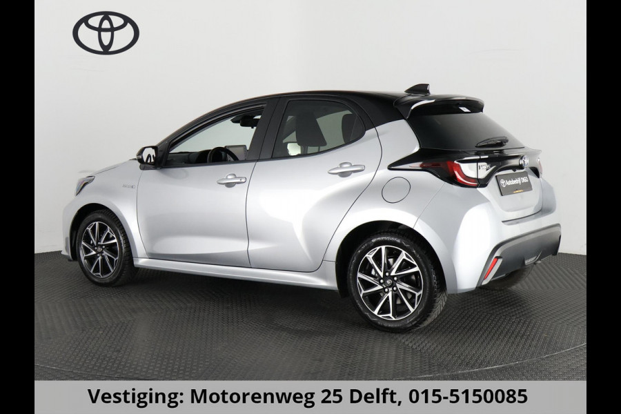 Toyota Yaris 1.5 HYBRIDE AUTOMAAT SILVERLINE BI-TONE CLOUD NAVI. SLECHTS 6.400 KM. GARANTIE TOT 3-2034*