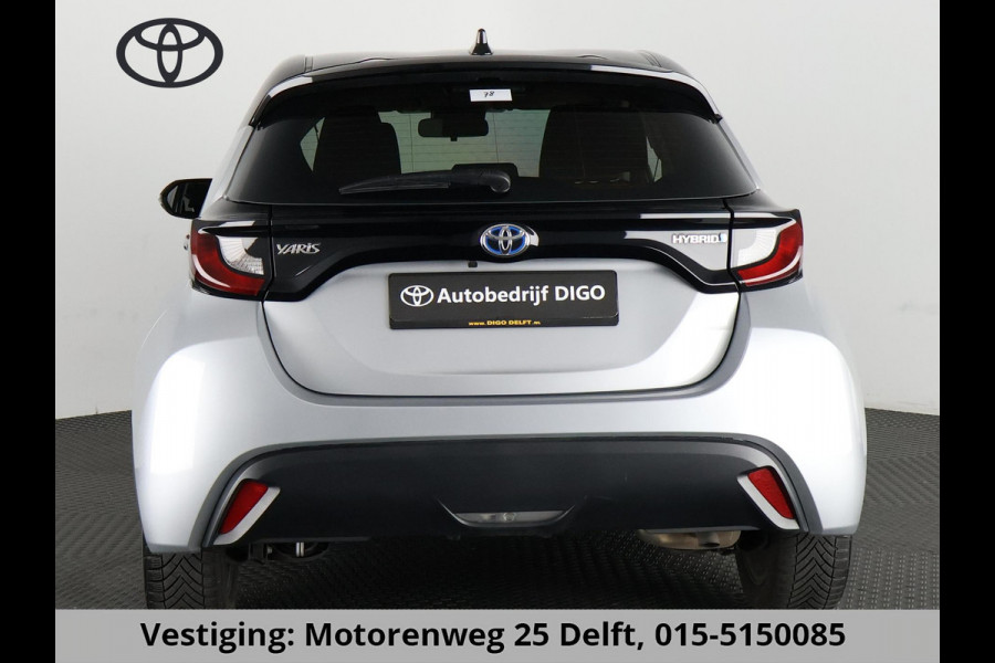 Toyota Yaris 1.5 HYBRIDE AUTOMAAT SILVERLINE BI-TONE CLOUD NAVI. SLECHTS 6.400 KM. GARANTIE TOT 3-2034*