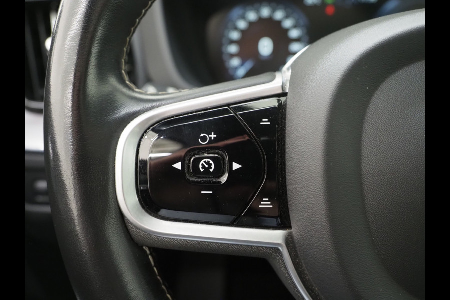 Volvo XC60 2.0 T8 Twin Engine AWD R-Design | Panoramadak | Pilot Assist | Harman/Kardon | Camera | Trekhaak