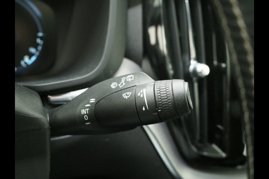 Volvo XC60 2.0 T8 Twin Engine AWD R-Design | Panoramadak | Pilot Assist | Harman/Kardon | Camera | Trekhaak