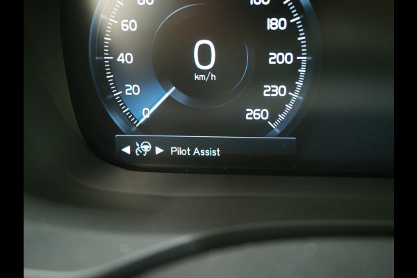 Volvo XC60 2.0 T8 Twin Engine AWD R-Design | Panoramadak | Pilot Assist | Harman/Kardon | Camera | Trekhaak