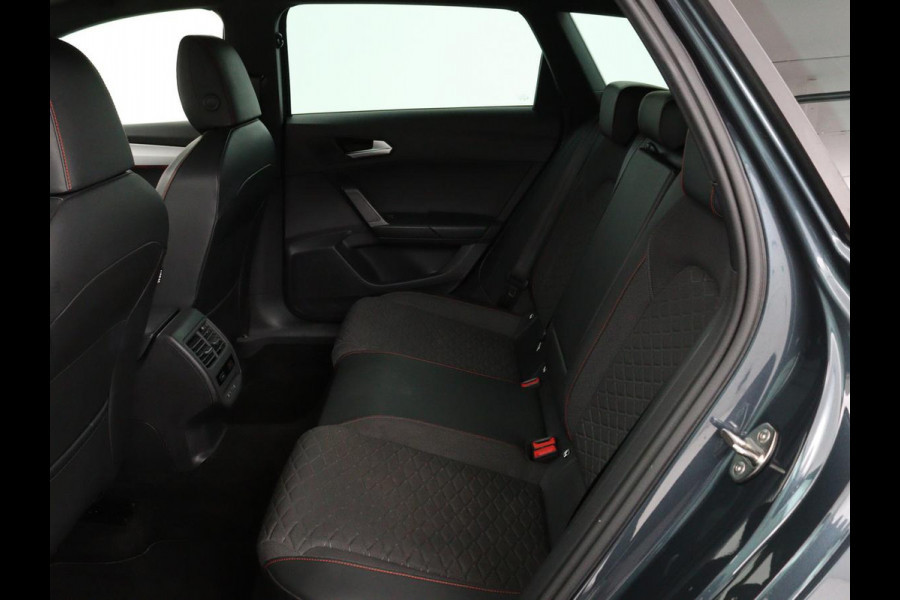 Seat Leon 1.4 TSI eHybrid PHEV FR | Trekhaak | Carplay | Full LED | Navigatie | Sportstoelen | Climate control | Parkeerhulp | Cruise control