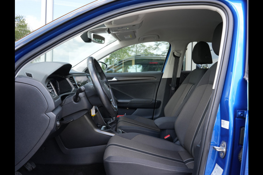Volkswagen T-Roc 1.0 TSI Style | Navigatie | Virtual | DAB | Climate Control | Trekhaak