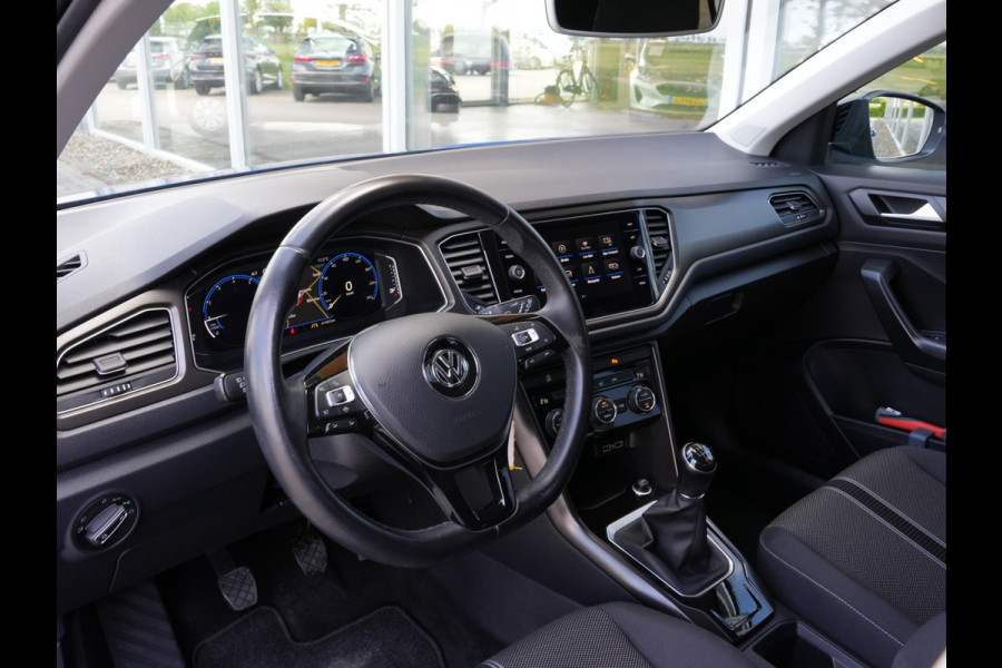 Volkswagen T-Roc 1.0 TSI Style | Navigatie | Virtual | DAB | Climate Control | Trekhaak