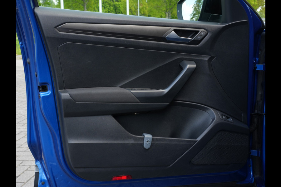 Volkswagen T-Roc 1.0 TSI Style | Navigatie | Virtual | DAB | Climate Control | Trekhaak
