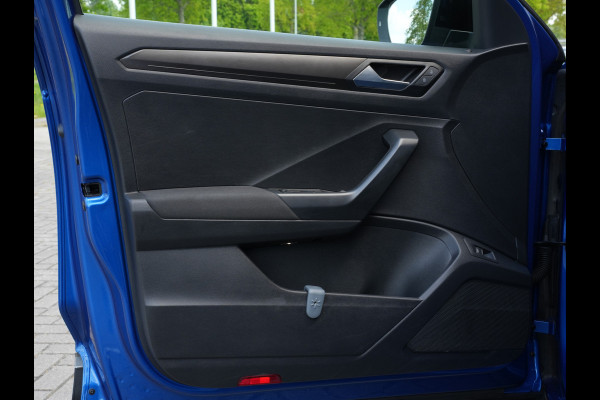 Volkswagen T-Roc 1.0 TSI Style | Navigatie | Virtual | DAB | Climate Control | Trekhaak