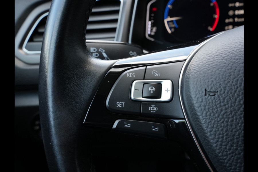 Volkswagen T-Roc 1.0 TSI Style | Navigatie | Virtual | DAB | Climate Control | Trekhaak