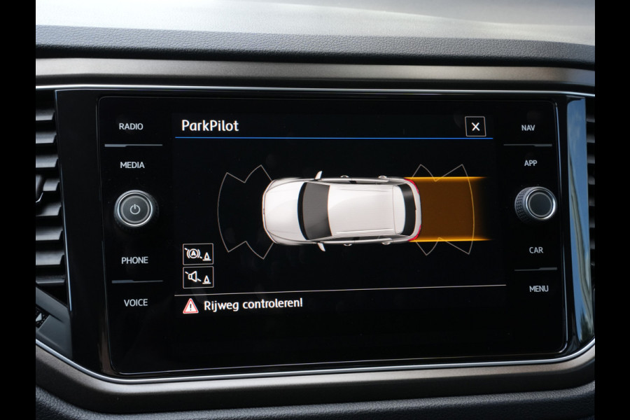 Volkswagen T-Roc 1.0 TSI Style | Navigatie | Virtual | DAB | Climate Control | Trekhaak