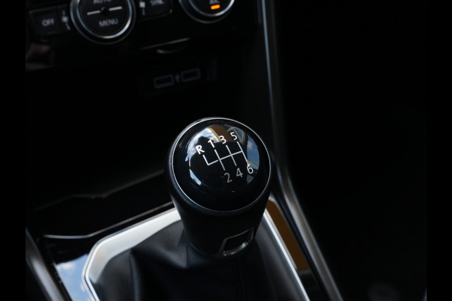 Volkswagen T-Roc 1.0 TSI Style | Navigatie | Virtual | DAB | Climate Control | Trekhaak