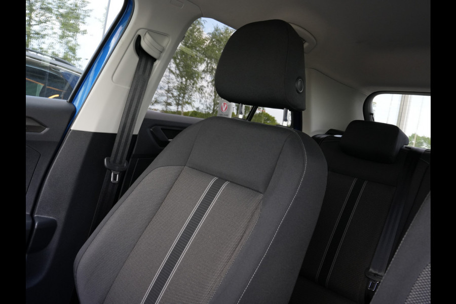 Volkswagen T-Roc 1.0 TSI Style | Navigatie | Virtual | DAB | Climate Control | Trekhaak