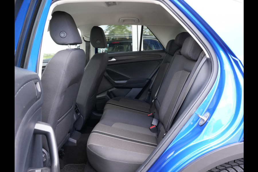 Volkswagen T-Roc 1.0 TSI Style | Navigatie | Virtual | DAB | Climate Control | Trekhaak