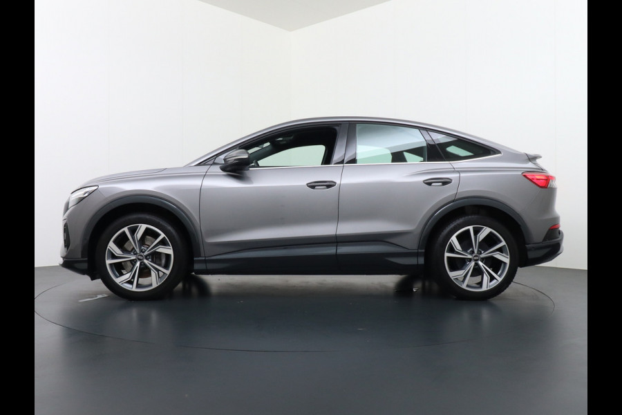 Audi Q4 Sportback e-tron 40 204pk 77kWh Adap.Cruise Sport-St. 20" Apple Carplay Android Camera Navi Matrix Led Elek.Achterklep Trekhaak Ecc Stoelverwarmi Audi sound system Assistentiepakketten-Parking/Tour/Plus 1e Eigenaar Origineel Nederlandse Auto 1.000kg trekvermogen € 63.000nieuw