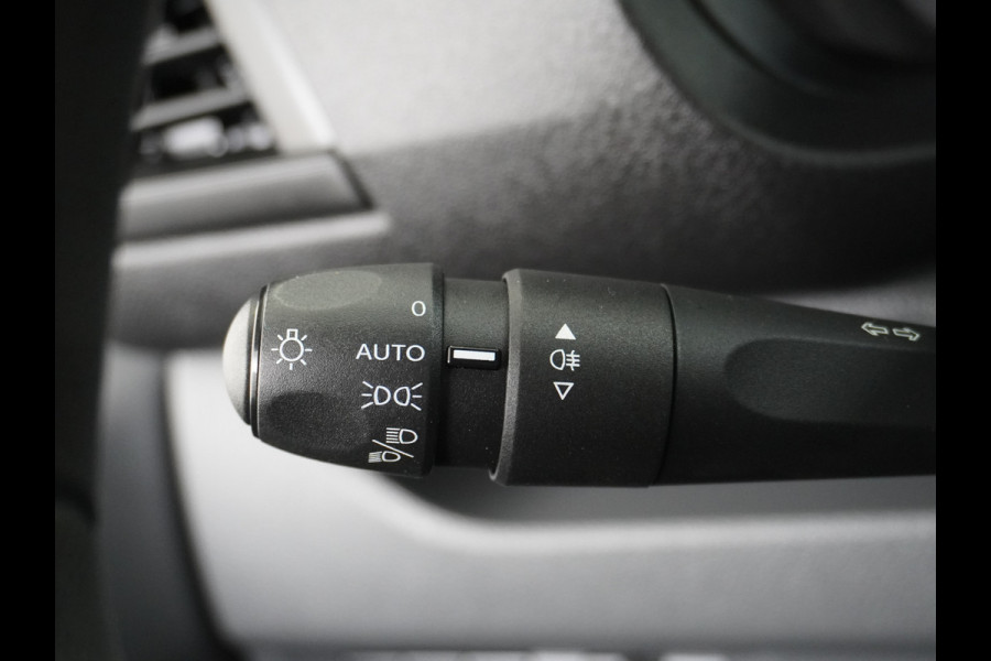 Peugeot Expert 1.5HDI 100 Premium Trekhaak Airco Bluetooth Cruise Control Regen/Lichtsensor Betonplex vloer Lat om Lat Schuifdeur Dealeronderhouden! Recent onderhoud gehad.