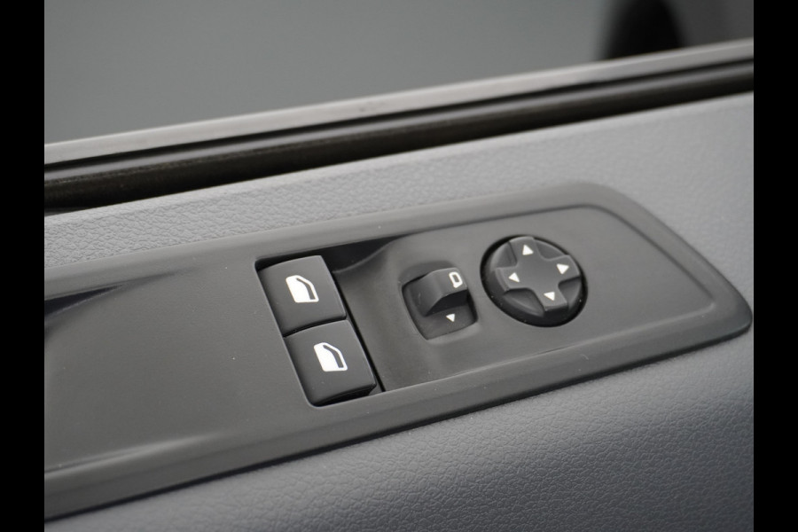 Peugeot Expert 1.5HDI 100 Premium Trekhaak Airco Bluetooth Cruise Control Regen/Lichtsensor Betonplex vloer Lat om Lat Schuifdeur Dealeronderhouden! Recent onderhoud gehad.