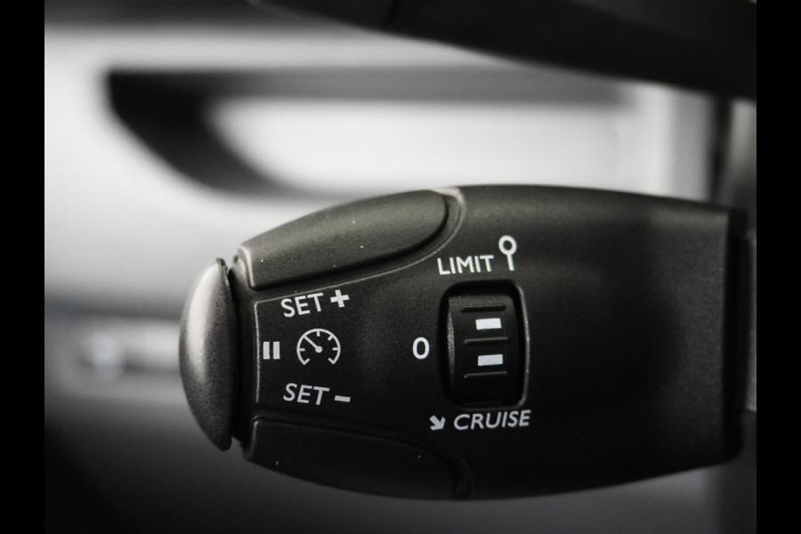 Peugeot Expert 1.5HDI 100 Premium Trekhaak Airco Bluetooth Cruise Control Regen/Lichtsensor Betonplex vloer Lat om Lat Schuifdeur Dealeronderhouden! Recent onderhoud gehad.