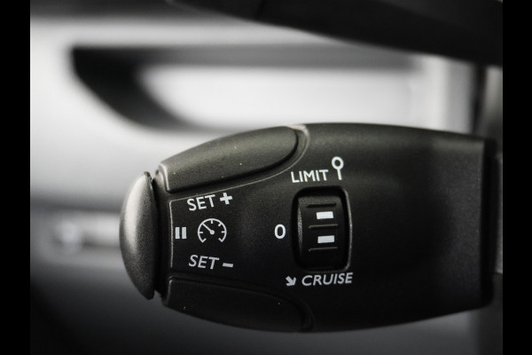 Peugeot Expert 1.5HDI 100 Premium Trekhaak Airco Bluetooth Cruise Control Regen/Lichtsensor Betonplex vloer Lat om Lat Schuifdeur Dealeronderhouden! Recent onderhoud gehad.