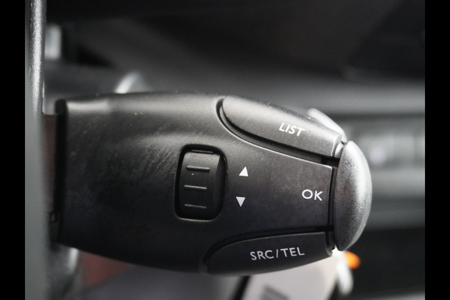 Peugeot Expert 1.5HDI 100 Premium Trekhaak Airco Bluetooth Cruise Control Regen/Lichtsensor Betonplex vloer Lat om Lat Schuifdeur Dealeronderhouden! Recent onderhoud gehad.