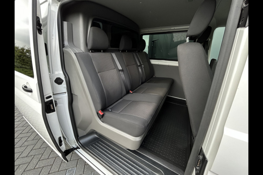 Volkswagen Transporter 2.0 TDI 150 PK AUTOMAAT 6.1 / L2H1 / DUBBEL CABINE / AIRCO / CRUISE / NAVI / TREKHAAK
