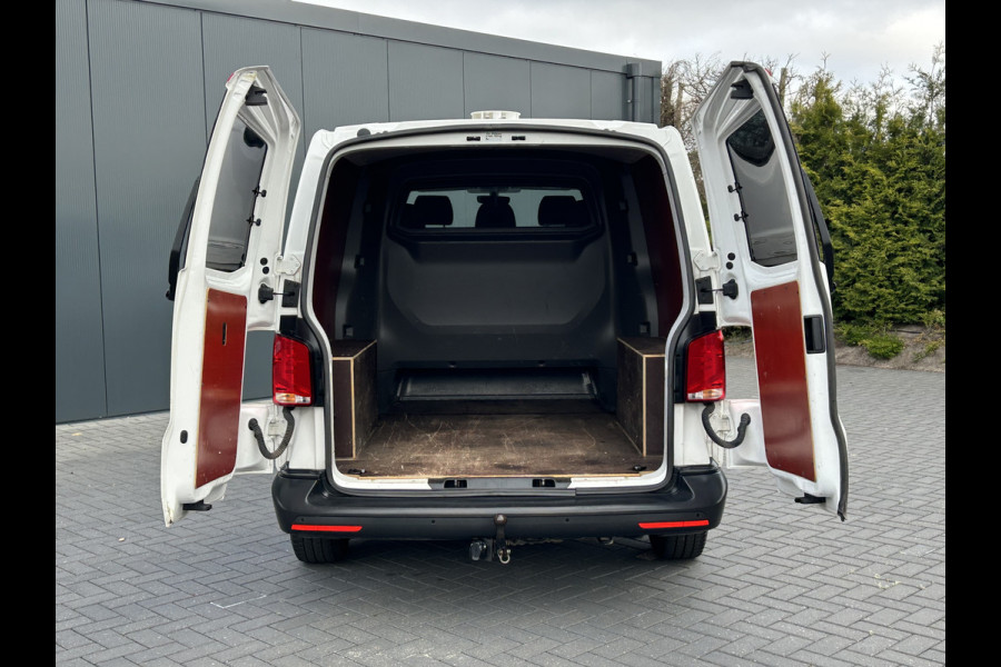 Volkswagen Transporter 2.0 TDI 150 PK AUTOMAAT 6.1 / L2H1 / DUBBEL CABINE / AIRCO / CRUISE / NAVI / TREKHAAK
