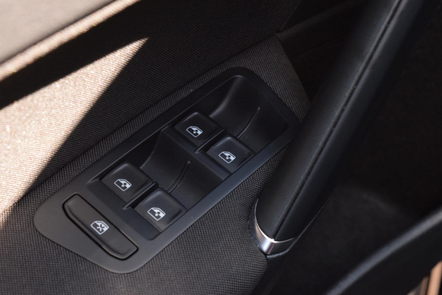 Volkswagen Golf 1.0 TSI Comfortline|2xPDC|Carplay|ACC|