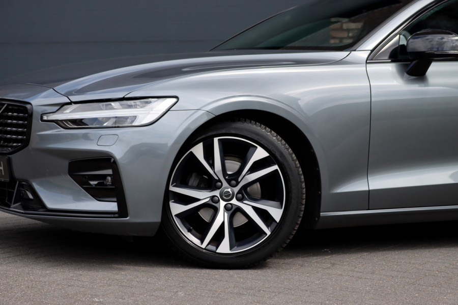 Volvo V60 2.0 B4 R-Design Aut8 | Panoramadak | Camera | Memory | Dodehoekassistent | Leder | Apple-Carplay | DAB | Stoelverwarming |