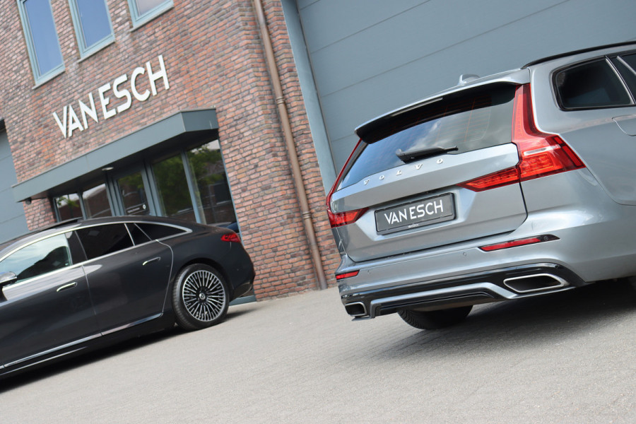 Volvo V60 2.0 B4 R-Design Aut8 | Panoramadak | Camera | Memory | Dodehoekassistent | Leder | Apple-Carplay | DAB | Stoelverwarming |