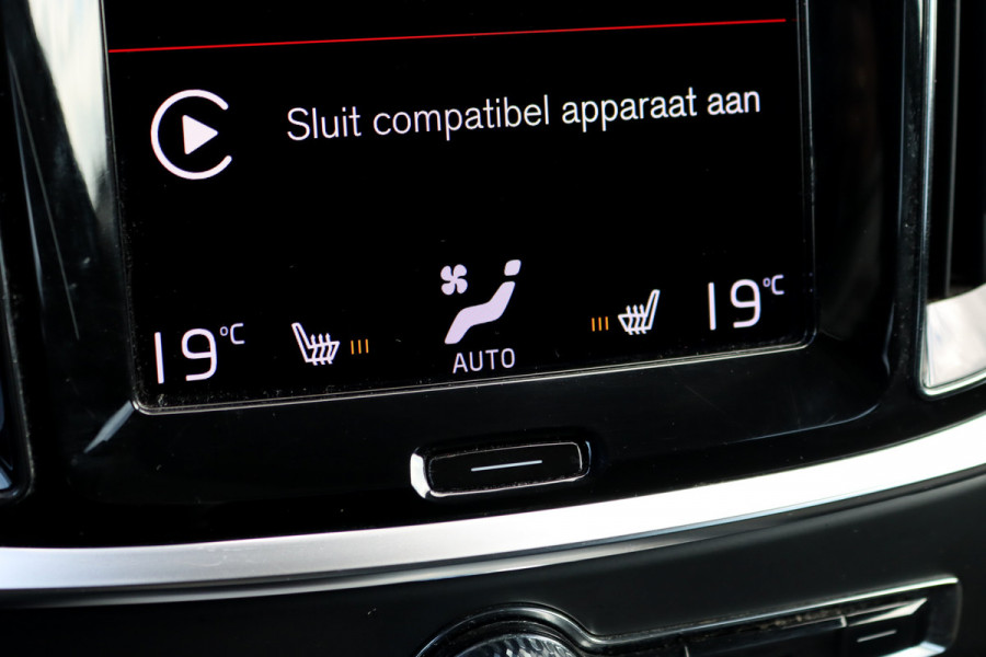 Volvo V60 2.0 B4 R-Design Aut8 | Panoramadak | Camera | Memory | Dodehoekassistent | Leder | Apple-Carplay | DAB | Stoelverwarming |