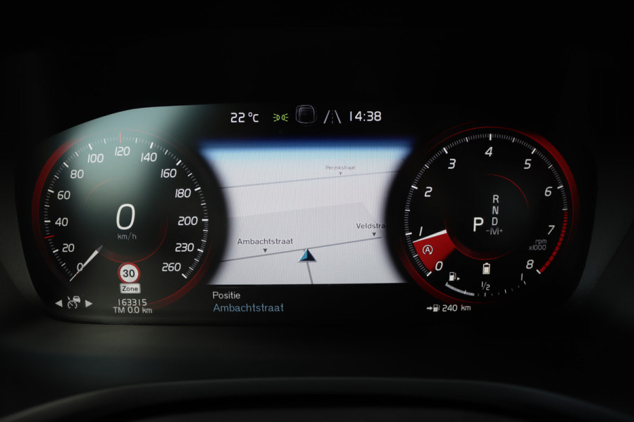 Volvo V60 2.0 B4 R-Design Aut8 | Panoramadak | Camera | Memory | Dodehoekassistent | Leder | Apple-Carplay | DAB | Stoelverwarming |