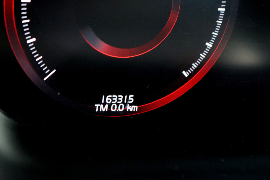 Volvo V60 2.0 B4 R-Design Aut8 | Panoramadak | Camera | Memory | Dodehoekassistent | Leder | Apple-Carplay | DAB | Stoelverwarming |