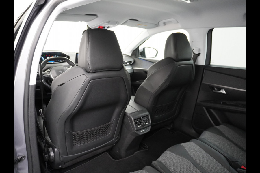 Peugeot 5008 T131PK 7-Pers Apple Carplay Android Adap.Cruise Navi Camera Trekhaak Led Elek.Achterklep Ecc Pdc DAB+ Pack Drive Assist Plus Dodehoek detectie Lane Assist Keyless Lmv 19" Verkeersbordlezer Privacy Glas Blue Premium 100% Dealeronderhouden! EURO6 Laatste beurt gehad bij 98.204km/13/1/2025!