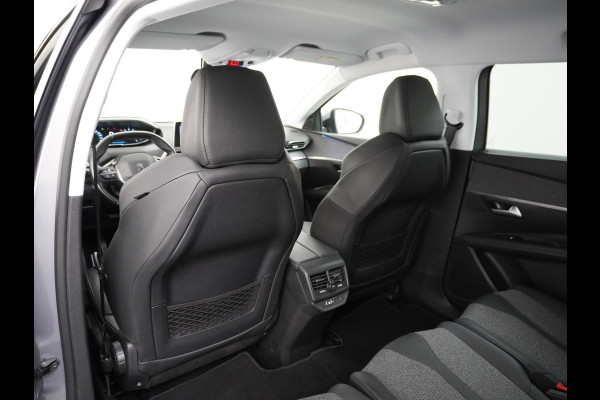 Peugeot 5008 T131PK 7-Pers Apple Carplay Android Adap.Cruise Navi Camera Trekhaak Led Elek.Achterklep Ecc Pdc DAB+ Pack Drive Assist Plus Dodehoek detectie Lane Assist Keyless Lmv 19" Verkeersbordlezer Privacy Glas Blue Premium 100% Dealeronderhouden! EURO6 Laatste beurt gehad bij 98.204km/13/1/2025!