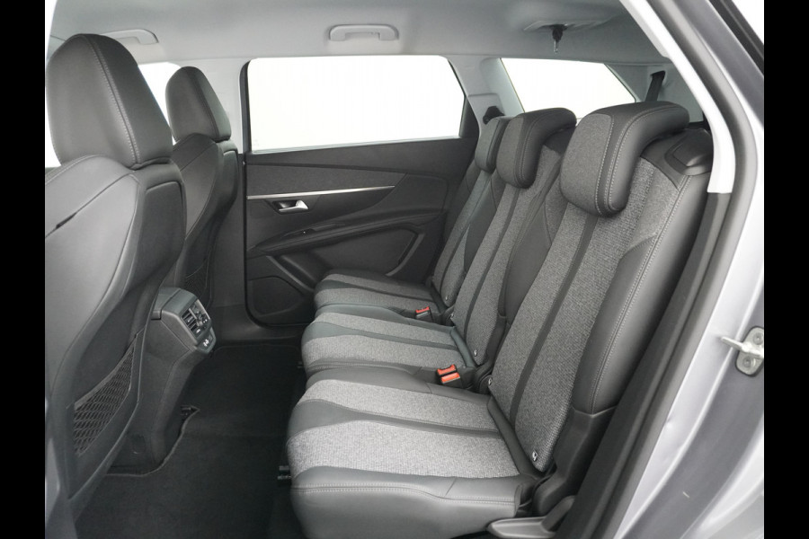 Peugeot 5008 T131PK 7-Pers Apple Carplay Android Adap.Cruise Navi Camera Trekhaak Led Elek.Achterklep Ecc Pdc DAB+ Pack Drive Assist Plus Dodehoek detectie Lane Assist Keyless Lmv 19" Verkeersbordlezer Privacy Glas Blue Premium 100% Dealeronderhouden! EURO6 Laatste beurt gehad bij 98.204km/13/1/2025!