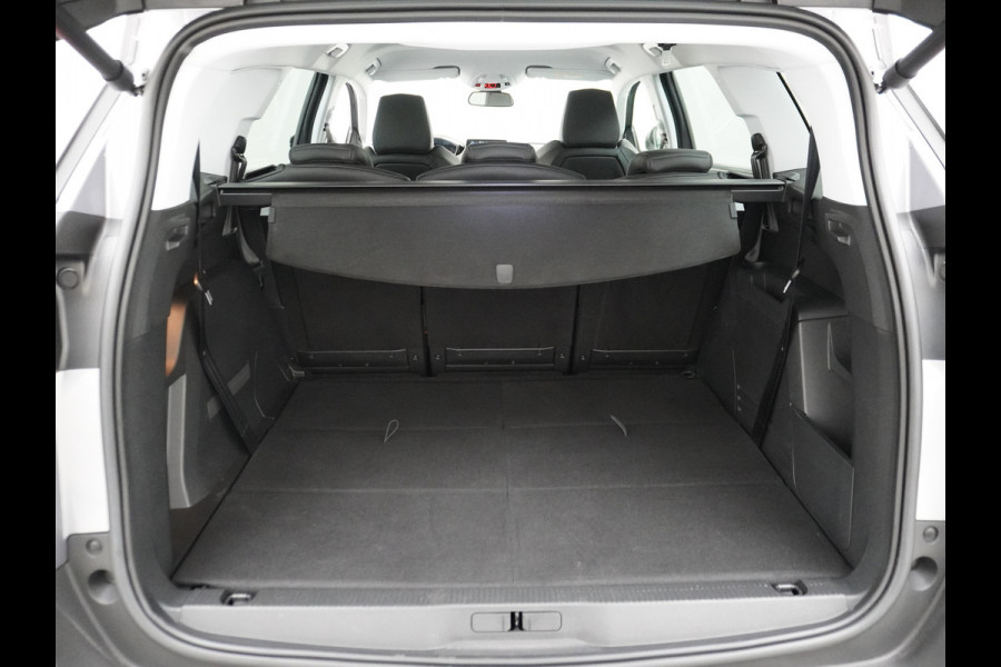 Peugeot 5008 T131PK 7-Pers Apple Carplay Android Adap.Cruise Navi Camera Trekhaak Led Elek.Achterklep Ecc Pdc DAB+ Pack Drive Assist Plus Dodehoek detectie Lane Assist Keyless Lmv 19" Verkeersbordlezer Privacy Glas Blue Premium 100% Dealeronderhouden! EURO6 Laatste beurt gehad bij 98.204km/13/1/2025!