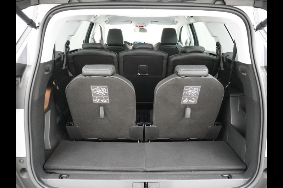 Peugeot 5008 T131PK 7-Pers Apple Carplay Android Adap.Cruise Navi Camera Trekhaak Led Elek.Achterklep Ecc Pdc DAB+ Pack Drive Assist Plus Dodehoek detectie Lane Assist Keyless Lmv 19" Verkeersbordlezer Privacy Glas Blue Premium 100% Dealeronderhouden! EURO6 Laatste beurt gehad bij 98.204km/13/1/2025!
