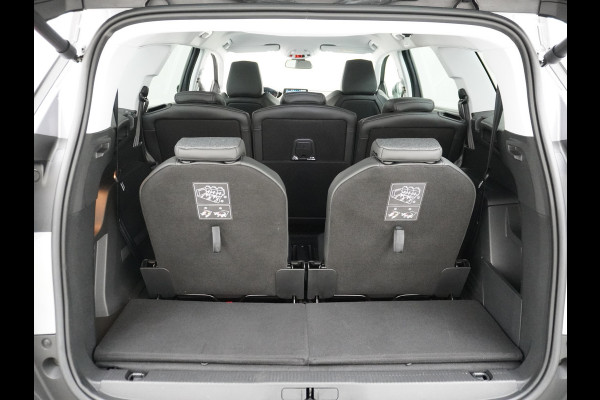 Peugeot 5008 T131PK 7-Pers Apple Carplay Android Adap.Cruise Navi Camera Trekhaak Led Elek.Achterklep Ecc Pdc DAB+ Pack Drive Assist Plus Dodehoek detectie Lane Assist Keyless Lmv 19" Verkeersbordlezer Privacy Glas Blue Premium 100% Dealeronderhouden! EURO6 Laatste beurt gehad bij 98.204km/13/1/2025!