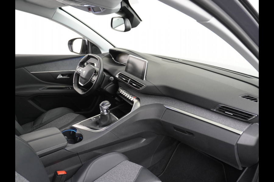 Peugeot 5008 T131PK 7-Pers Apple Carplay Android Adap.Cruise Navi Camera Trekhaak Led Elek.Achterklep Ecc Pdc DAB+ Pack Drive Assist Plus Dodehoek detectie Lane Assist Keyless Lmv 19" Verkeersbordlezer Privacy Glas Blue Premium 100% Dealeronderhouden! EURO6 Laatste beurt gehad bij 98.204km/13/1/2025!