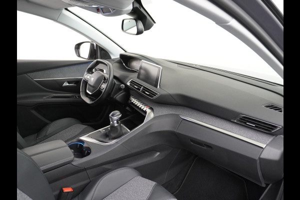Peugeot 5008 T131PK 7-Pers Apple Carplay Android Adap.Cruise Navi Camera Trekhaak Led Elek.Achterklep Ecc Pdc DAB+ Pack Drive Assist Plus Dodehoek detectie Lane Assist Keyless Lmv 19" Verkeersbordlezer Privacy Glas Blue Premium 100% Dealeronderhouden! EURO6 Laatste beurt gehad bij 98.204km/13/1/2025!