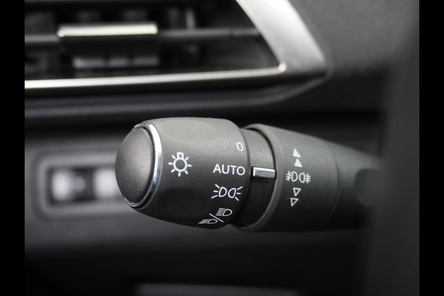 Peugeot 5008 T131PK 7-Pers Apple Carplay Android Adap.Cruise Navi Camera Trekhaak Led Elek.Achterklep Ecc Pdc DAB+ Pack Drive Assist Plus Dodehoek detectie Lane Assist Keyless Lmv 19" Verkeersbordlezer Privacy Glas Blue Premium 100% Dealeronderhouden! EURO6 Laatste beurt gehad bij 98.204km/13/1/2025!