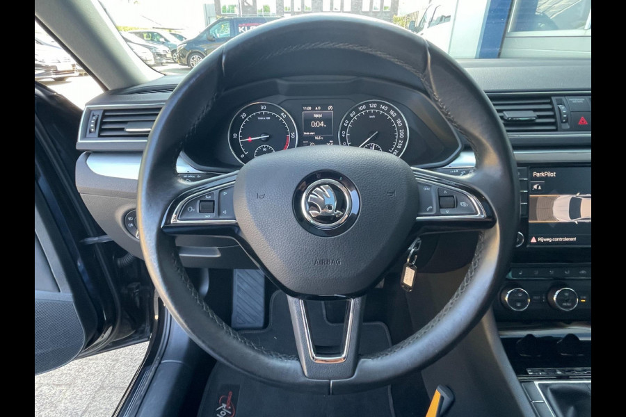 Škoda Superb Combi 1.6 TDI Ambition Business | panoramadak |