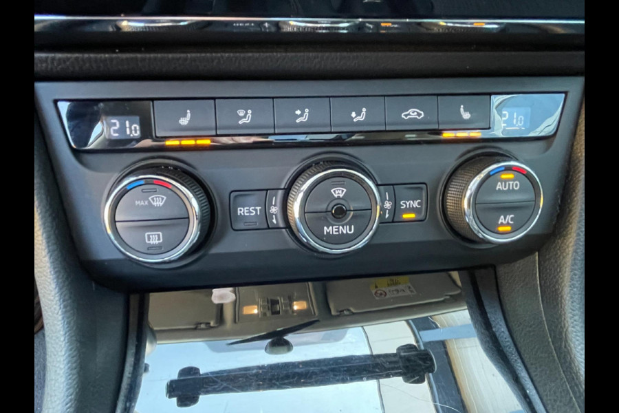Škoda Superb Combi 1.6 TDI Ambition Business | panoramadak |