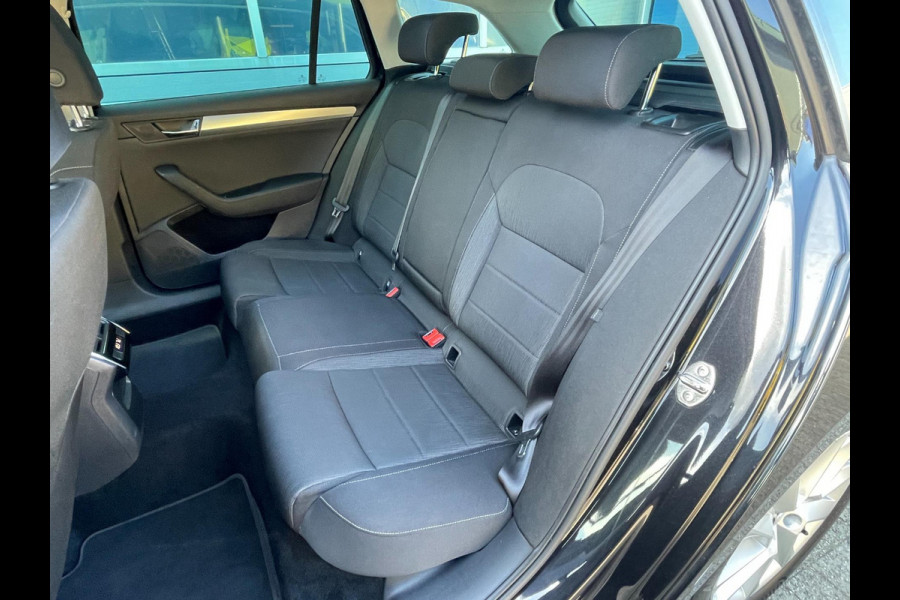Škoda Superb Combi 1.6 TDI Ambition Business | panoramadak |