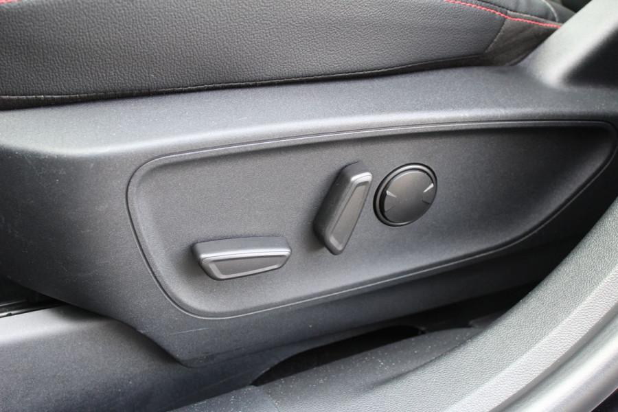 Ford Kuga 2.5 PHEV ST-Line X | 19'' | Styling pack | BLIS | B&O | Head-up | Navigatie
