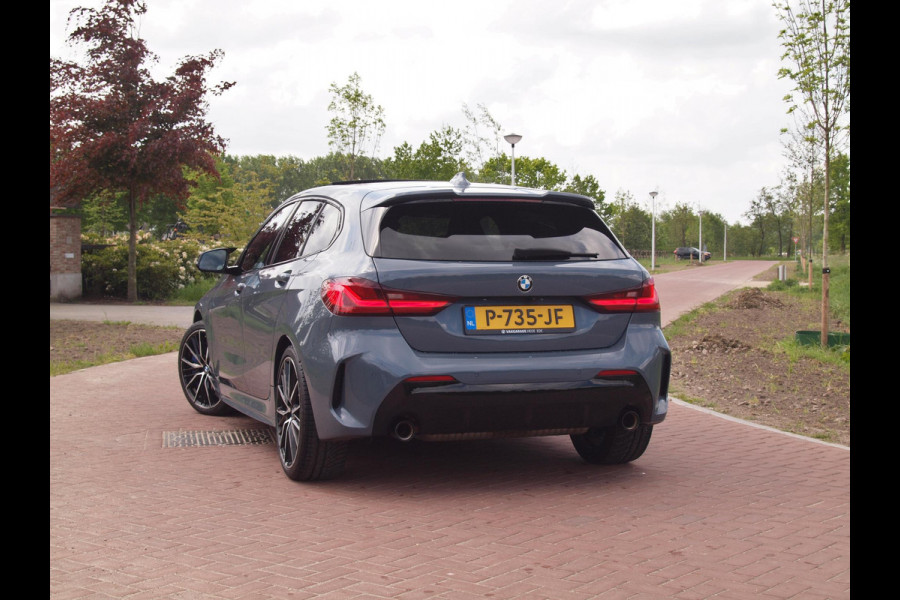 BMW 1-serie 120i Business Edition | Panoramadak | Camera | Apple Carplay | M-pakket | Schaalstoelen |