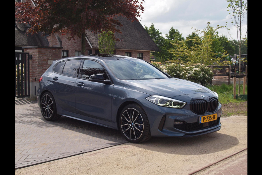 BMW 1-serie 120i Business Edition | Panoramadak | Camera | Apple Carplay | M-pakket | Schaalstoelen |