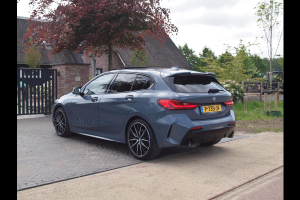 BMW 1-serie 120i Business Edition | Panoramadak | Camera | Apple Carplay | M-pakket | Schaalstoelen |