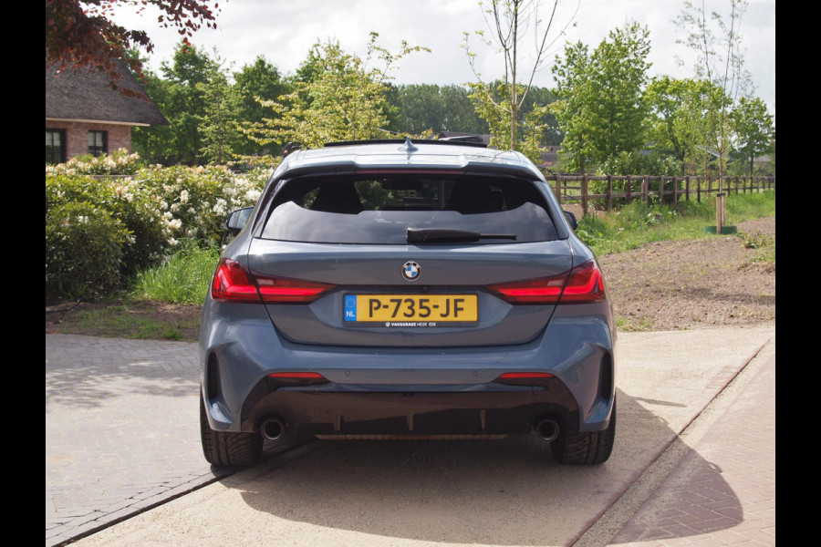 BMW 1-serie 120i Business Edition | Panoramadak | Camera | Apple Carplay | M-pakket | Schaalstoelen |